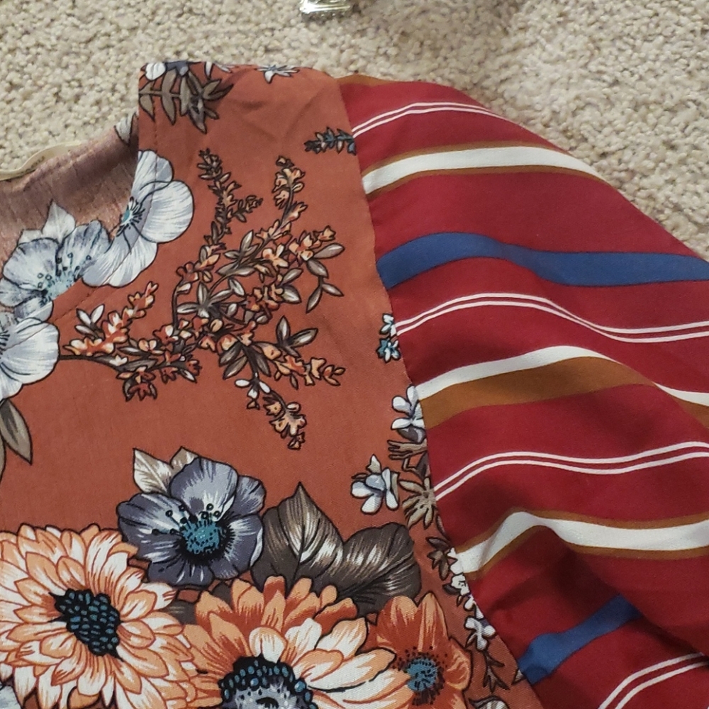 ♥️New UMGEE Floral/ Stripe Blouse - Picture 12 of 16